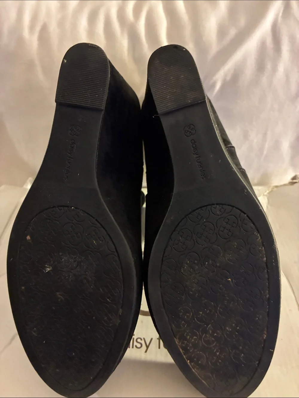 Pre-owned Daisy Fuentes Women's Black Suede Wedge Ankle Booties with Buckle